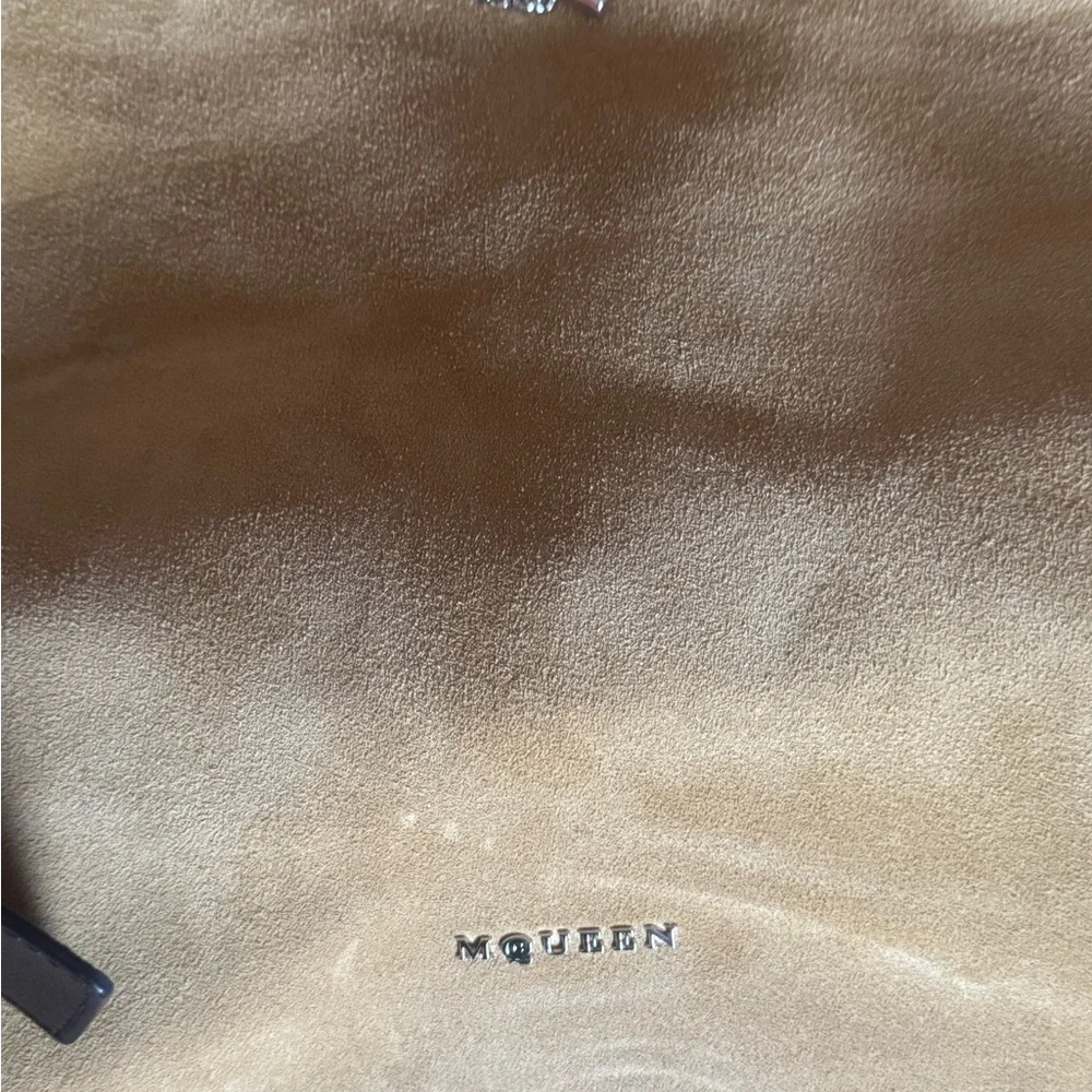 Alexander McQueen Pendant Leather Trimmed Suede Shoulder Bag $2600 SS26 - Picture 5 of 13